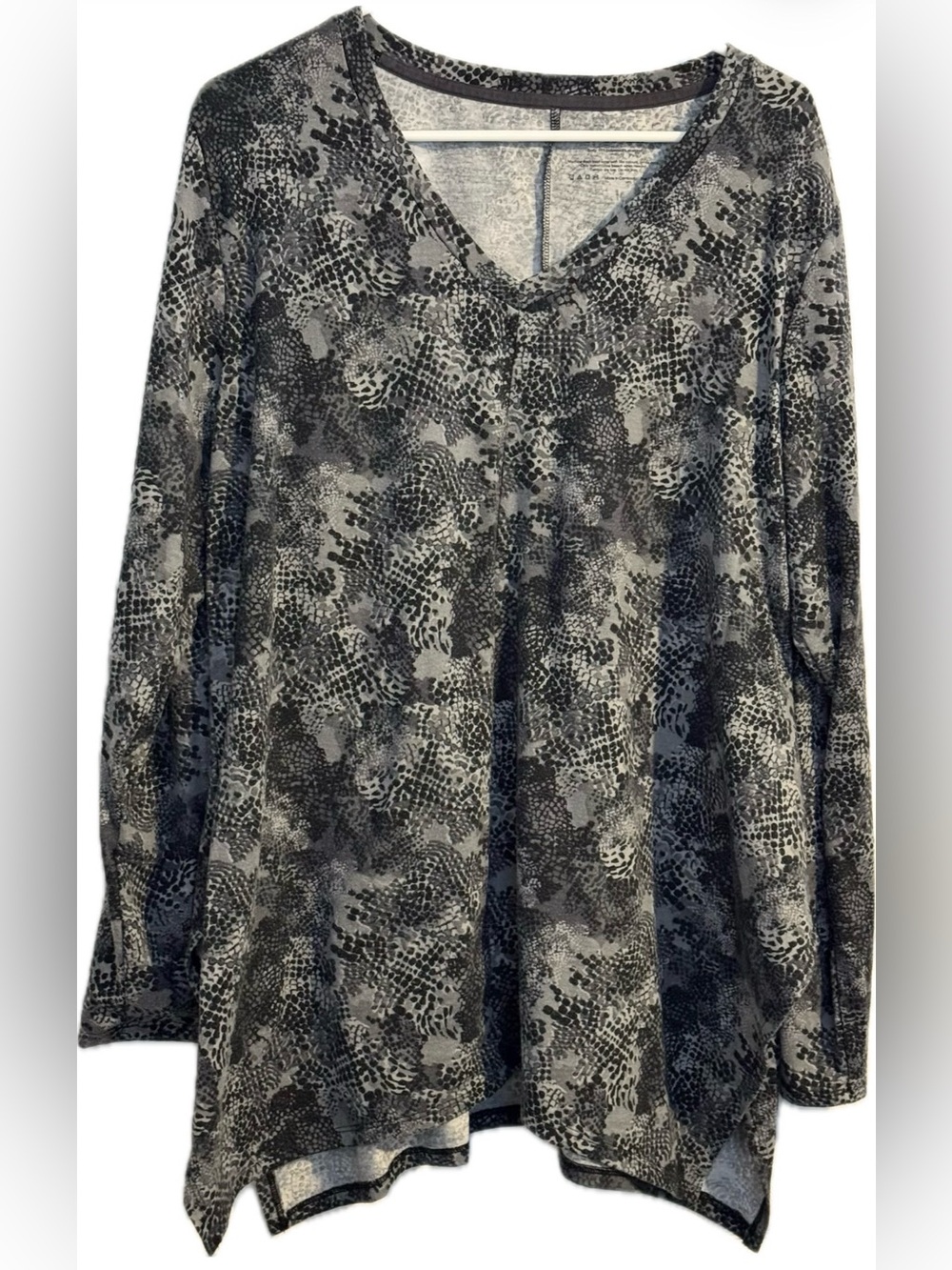 Grey Black Snakeskin Print V-Neck Long Sleeve Top XL by Uncover